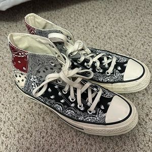 Converse Chuck Taylor All Star 70 Hi
Offspring Paisley Black SIZE 7.5 WOMEN